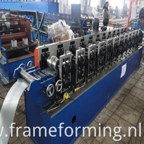  Shutter Door roll forming machine3